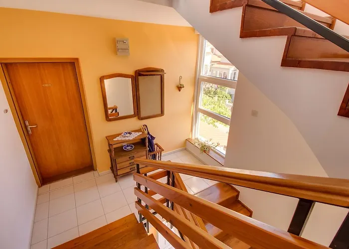 House Prica Πανσιόν 3*