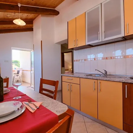 Pensiune House Prica 3*